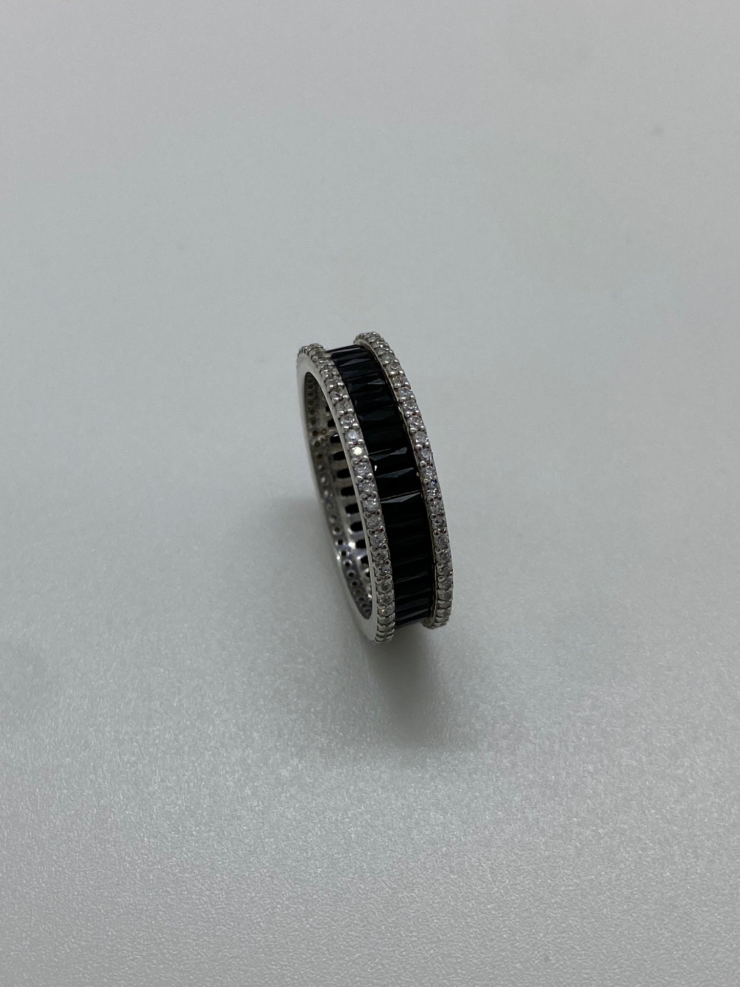 Inel Unisex Elegant din Argint 925 cu Pietre de Zirconiu Negre