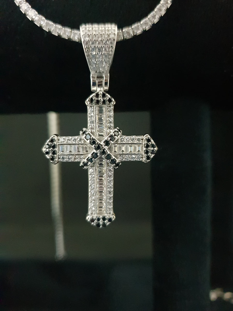 Detalii finisaj Pandantiv Cruce din Argint 925 Silver & Black cu Zirconiu, 4 cm din Argint 925