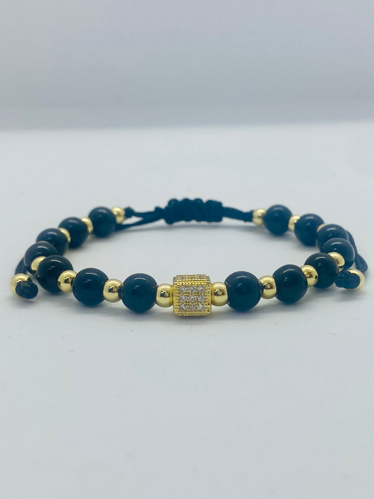 Model Gilded Onyx Trifecta colecția TotalModa