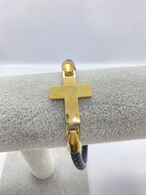 Detalii finisaj "Leather Bracelet Cross din Inox