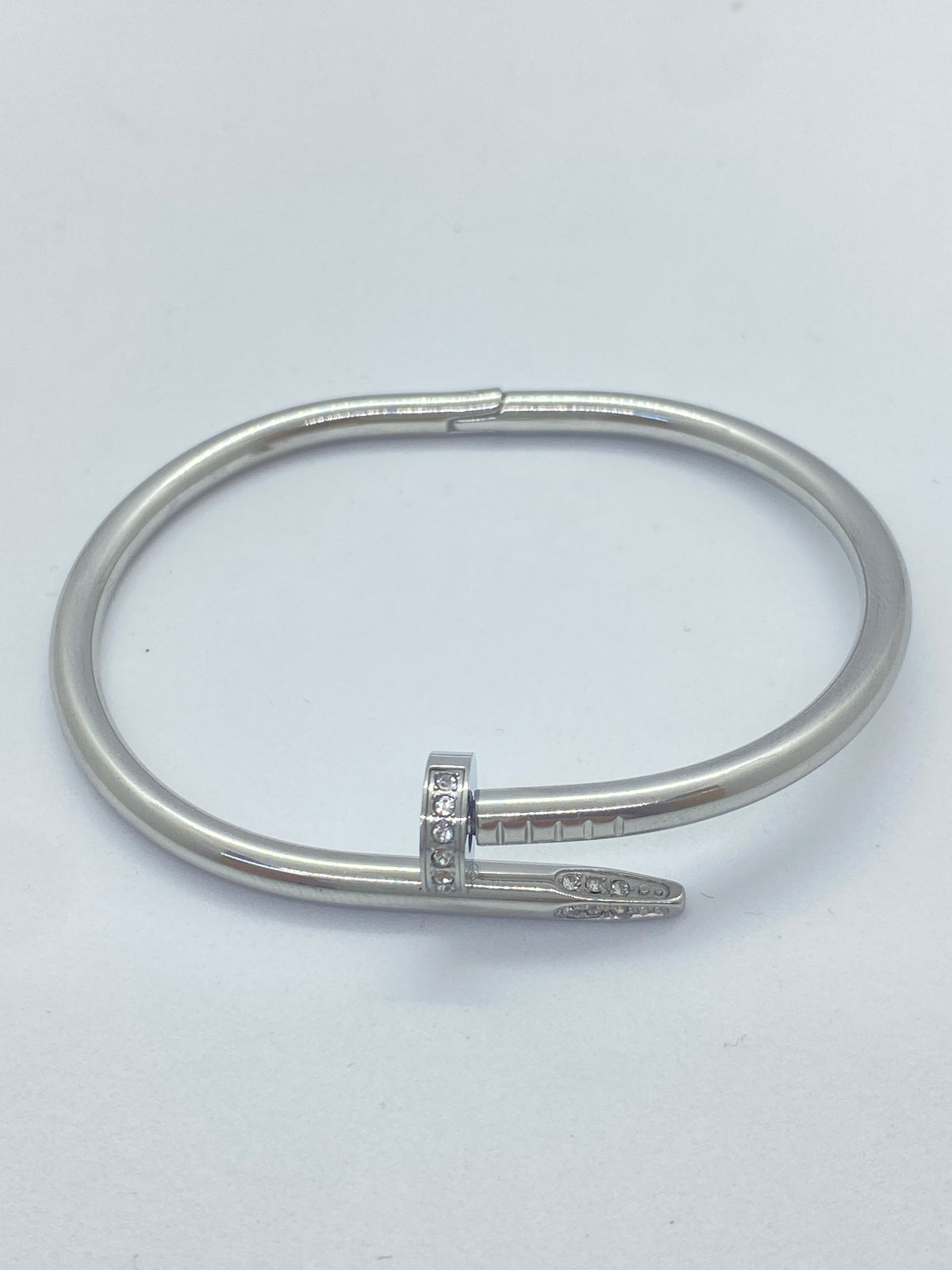 Detalii finisaj Bratara Nail Silver din Inox
