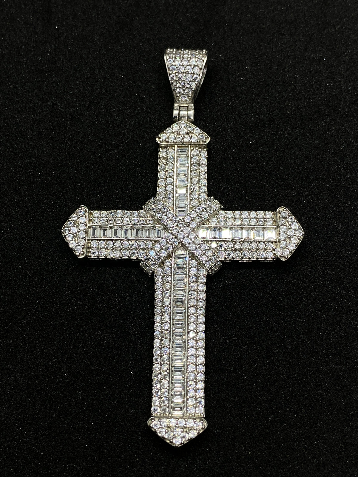 Detalii finisaj Pandantiv Cruce din Argint 925 White Diamond cu Zirconiu, 6 cm din Argint 925