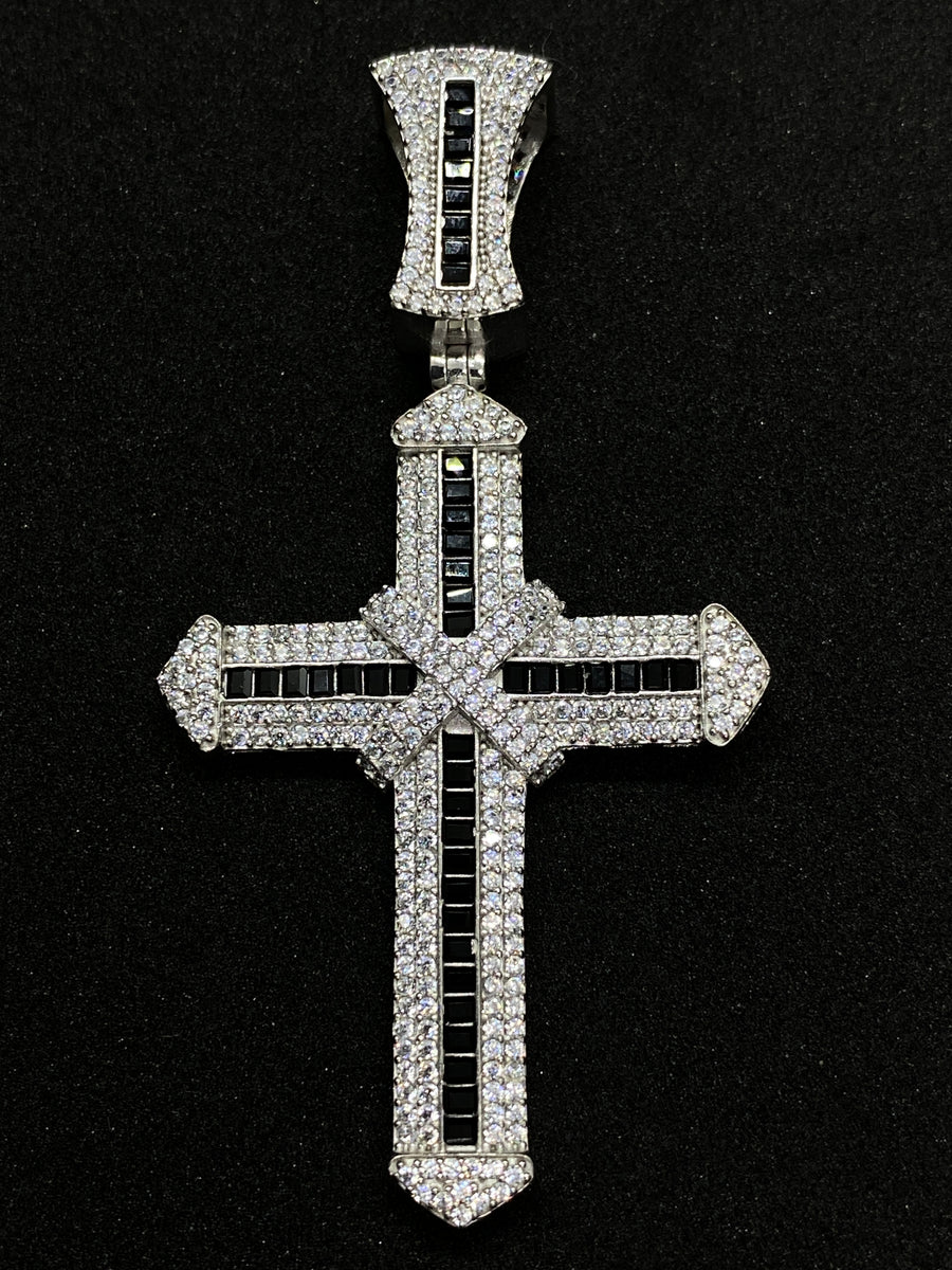 Detalii finisaj Pandantiv Cruce din Argint 925 White & Black Diamond cu Zirconiu, 7 cm din Argint 925