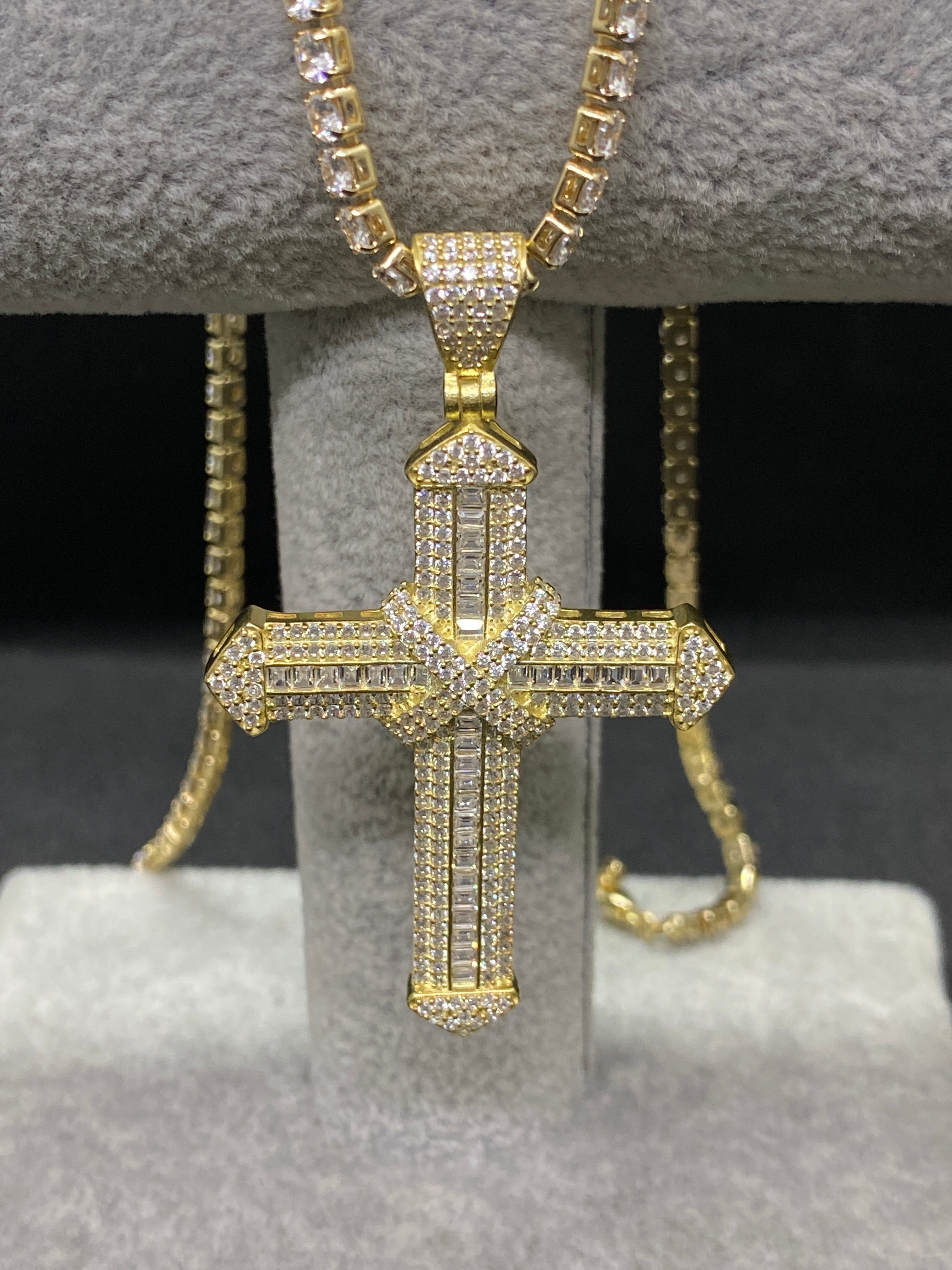 Pandantiv Cruce din Argint 925 Diamond Gold cu Zirconiu, 6 cm din Argint 925 TotalModa