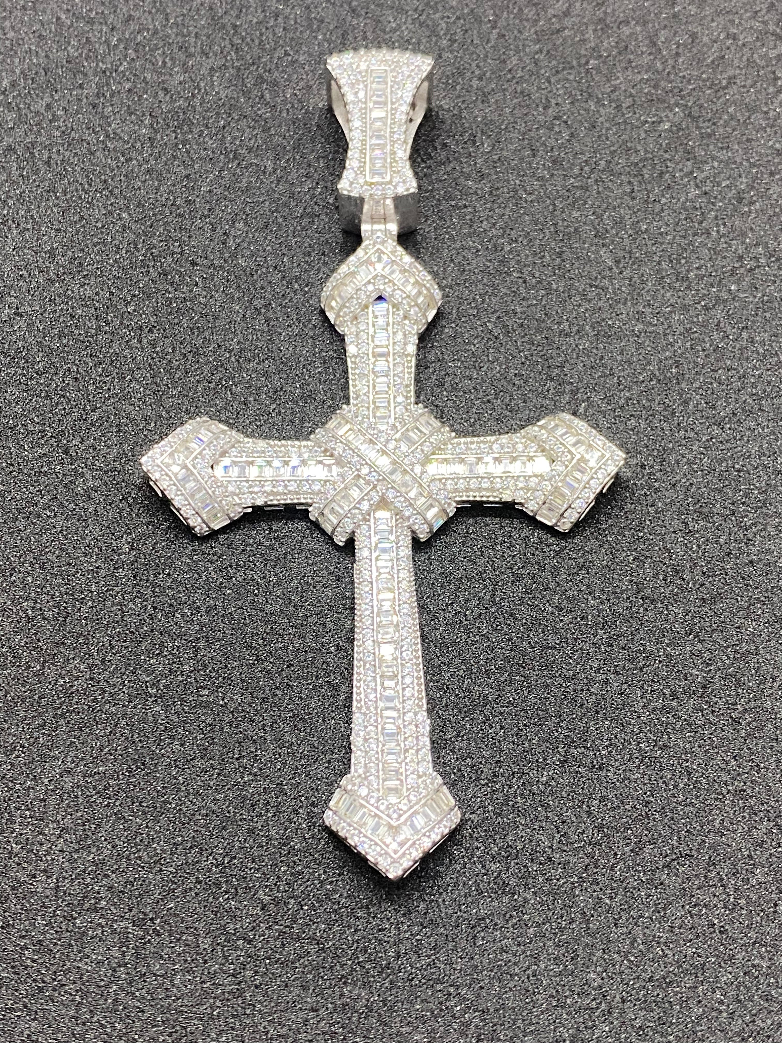 Detalii finisaj Pandantiv Cruce din Argint 925 Velin cu Zirconiu, 8 cm din Argint 925