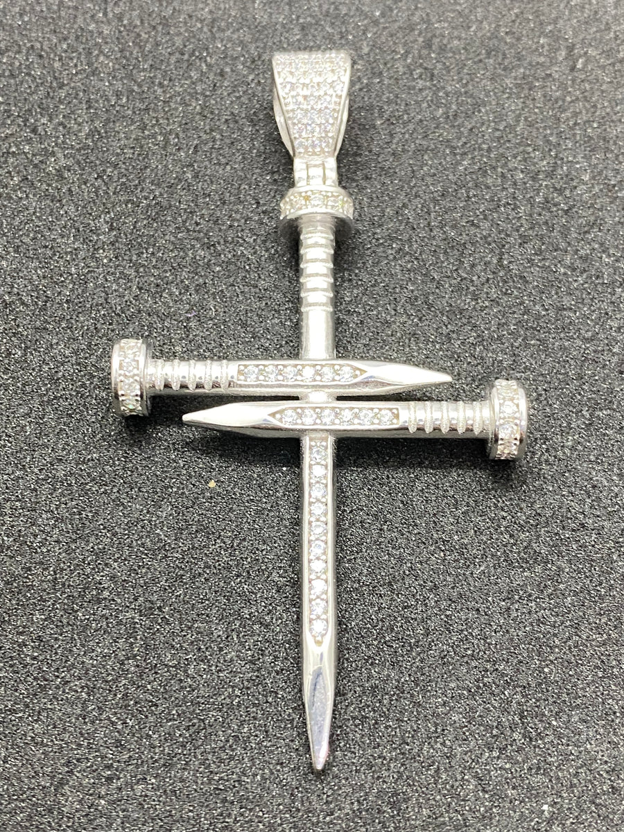 Detalii finisaj Pandantiv Cruce din Argint 925 Ferros cu Zirconiu, Design Celebru tip Cui, 6 cm din Argint 925