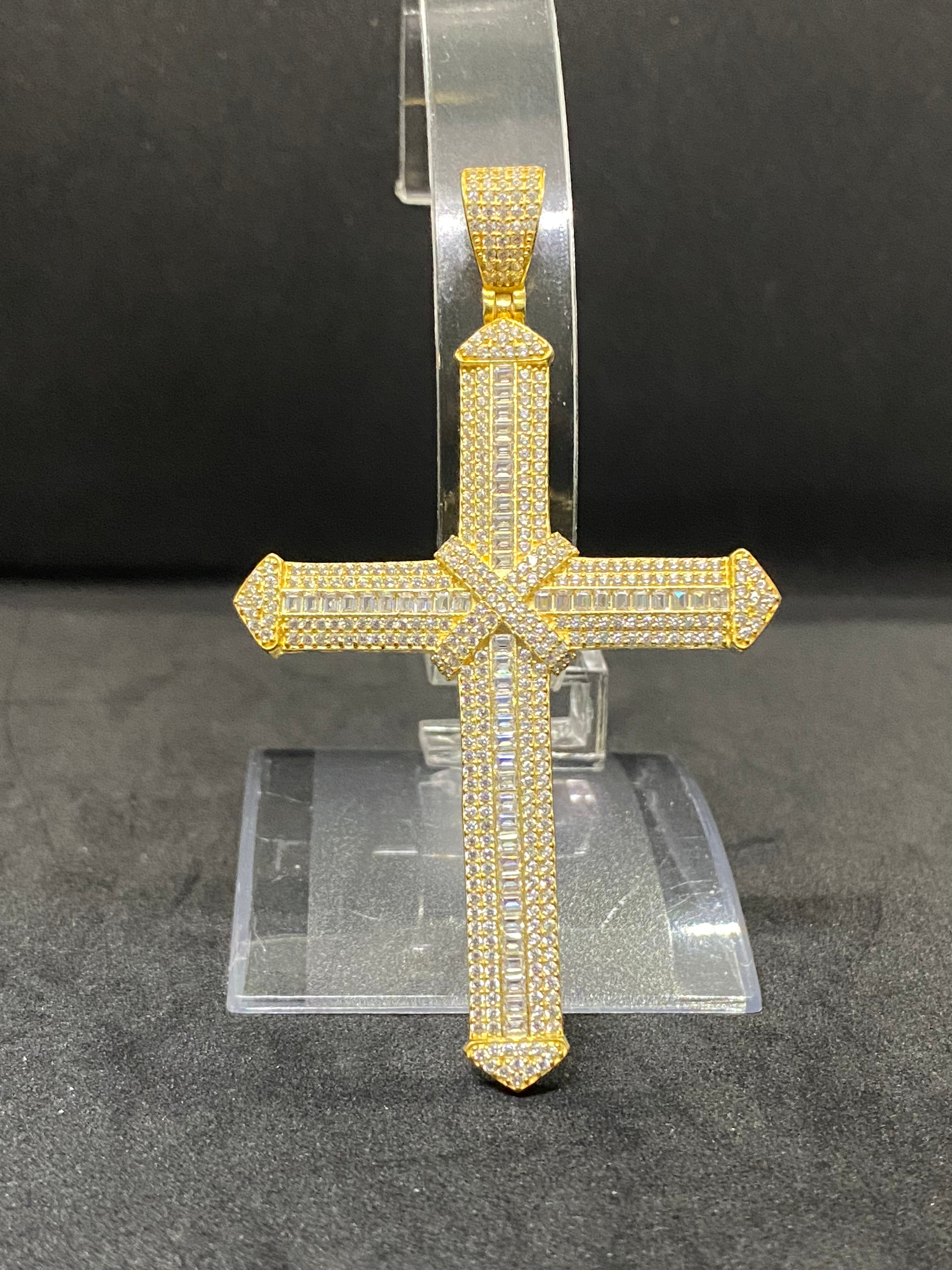 Detalii finisaj Pandantiv Cruce din Argint 925 Solena Auriu cu Zirconiu, 8 cm din Argint 925