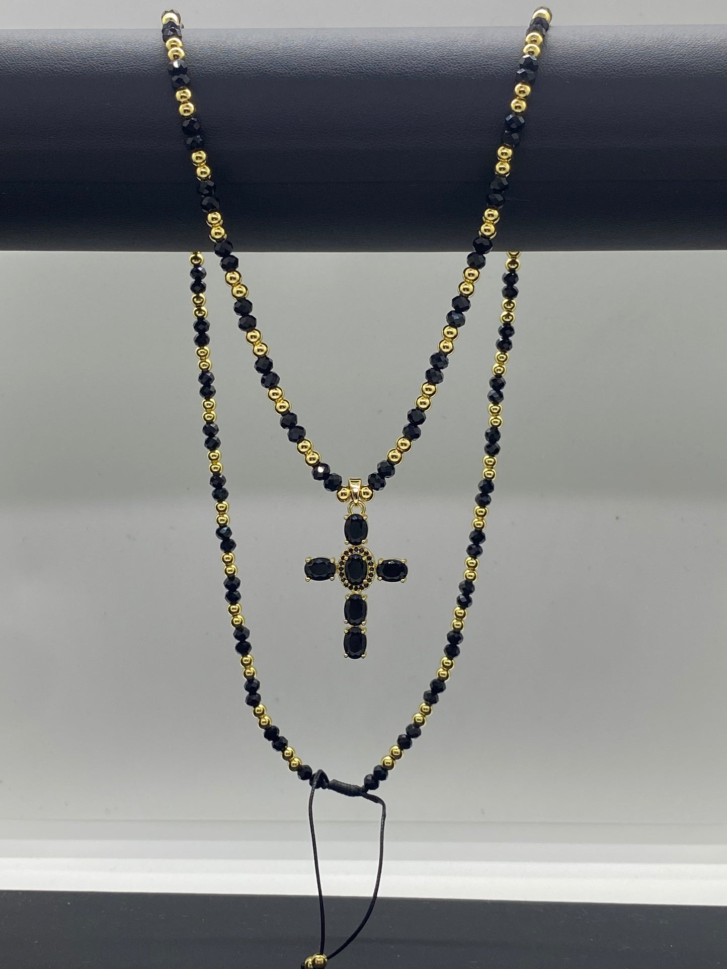 Colier Lung 70cm din Oțel Inoxidabil Auriu și Zirconiu Negru cu Pandantiv Cruce - Reglabil