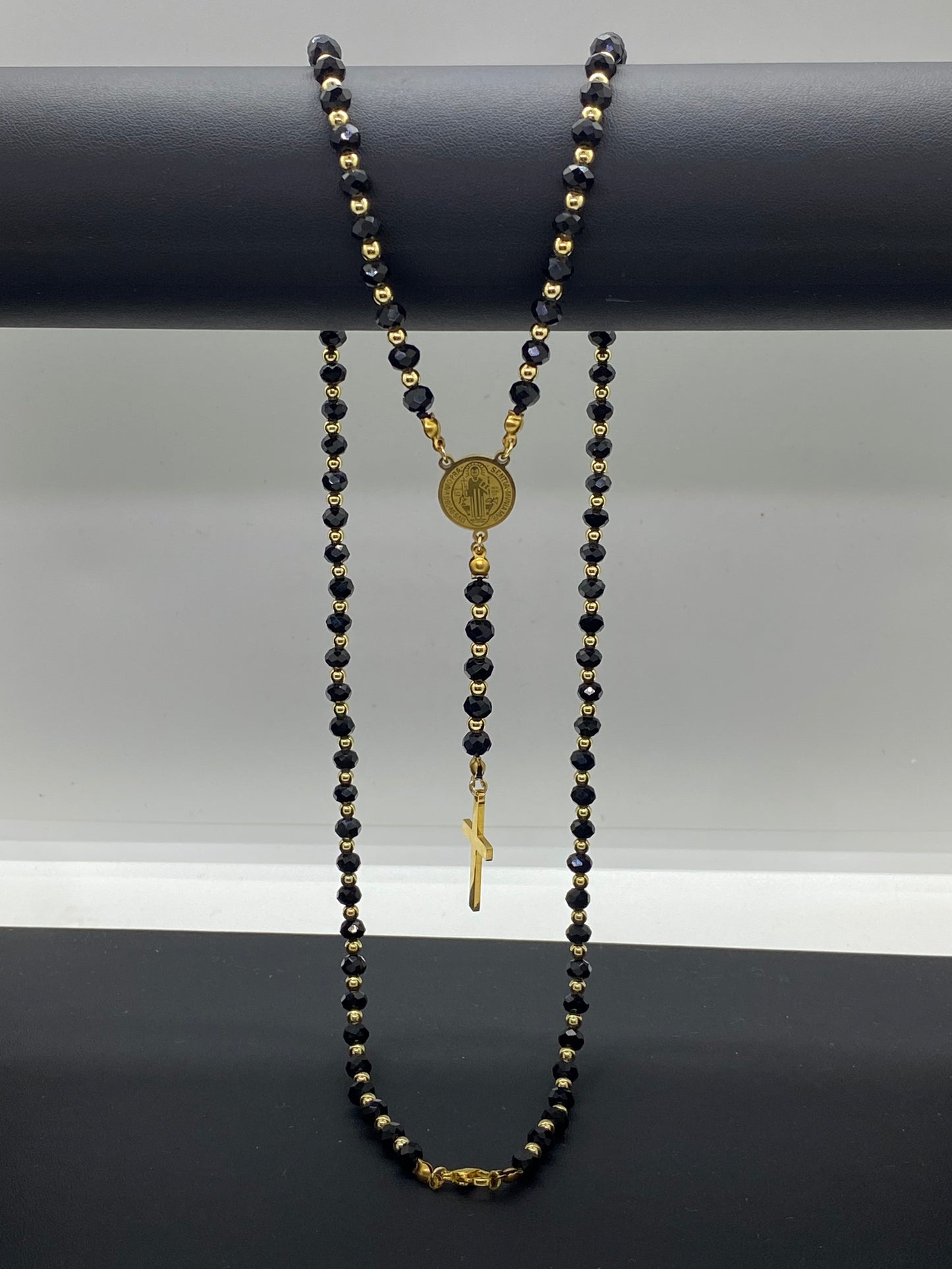 Colier Tip Rozariu Lung 80cm din Oțel Inoxidabil Auriu și Zirconiu Negru cu Medalia Sfântul Benedict