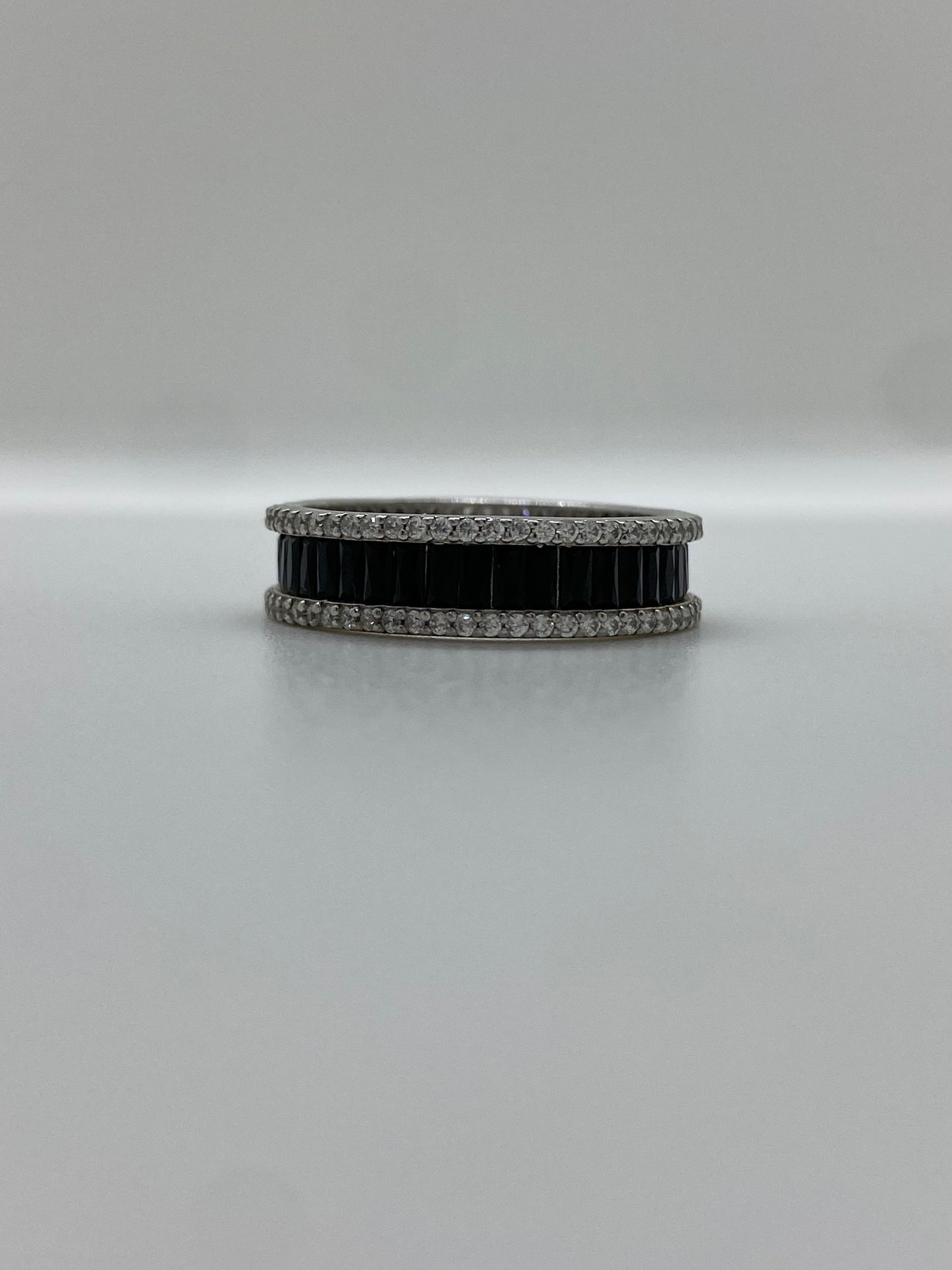 Inel Unisex Elegant din Argint 925 cu Pietre de Zirconiu Negre