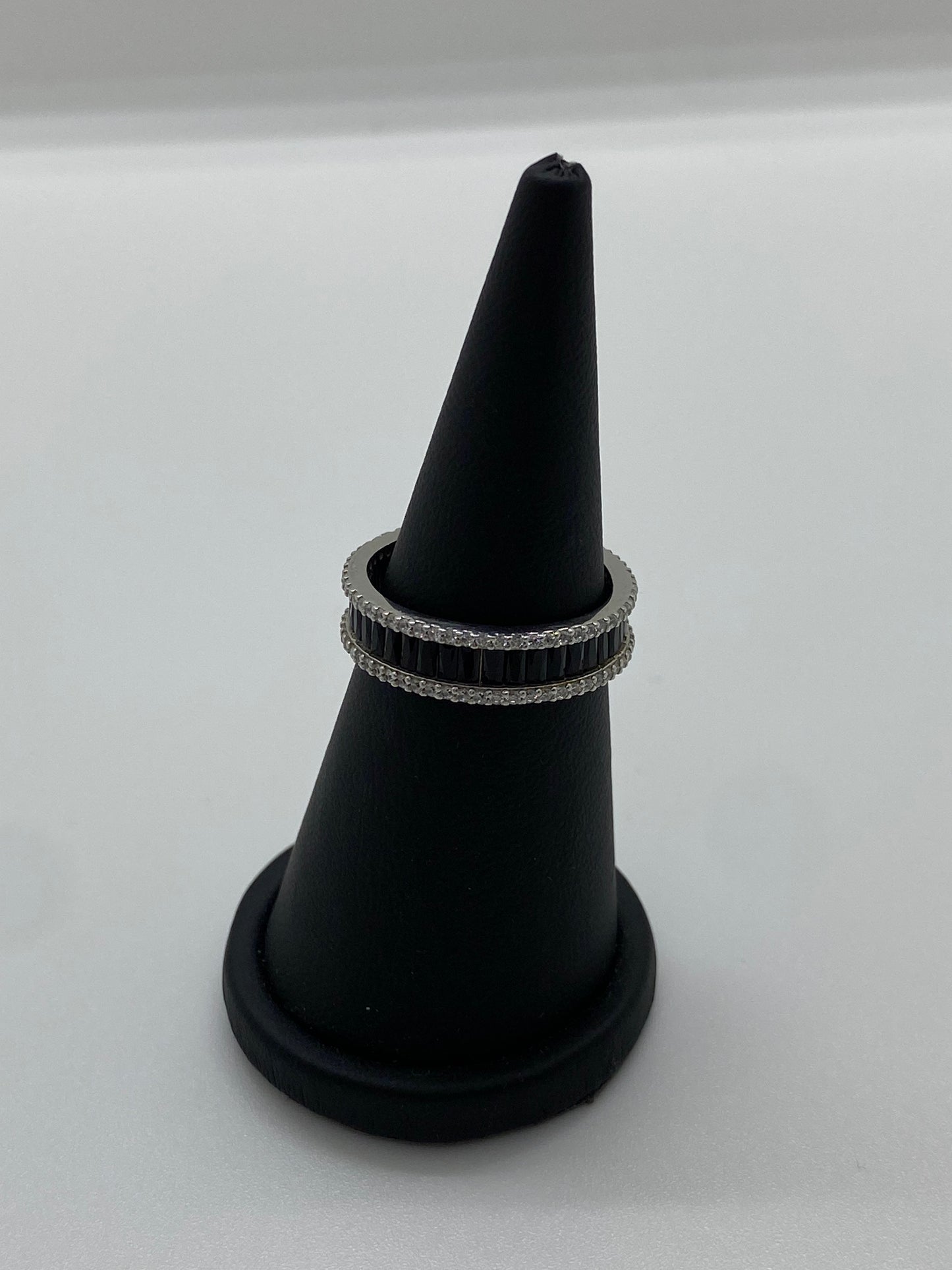 Inel Unisex Elegant din Argint 925 cu Pietre de Zirconiu Negre