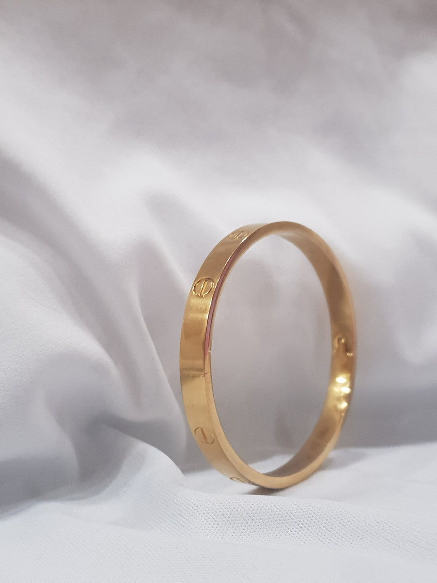 Detalii finisaj Bratara Universal Clasic Gold din Inox
