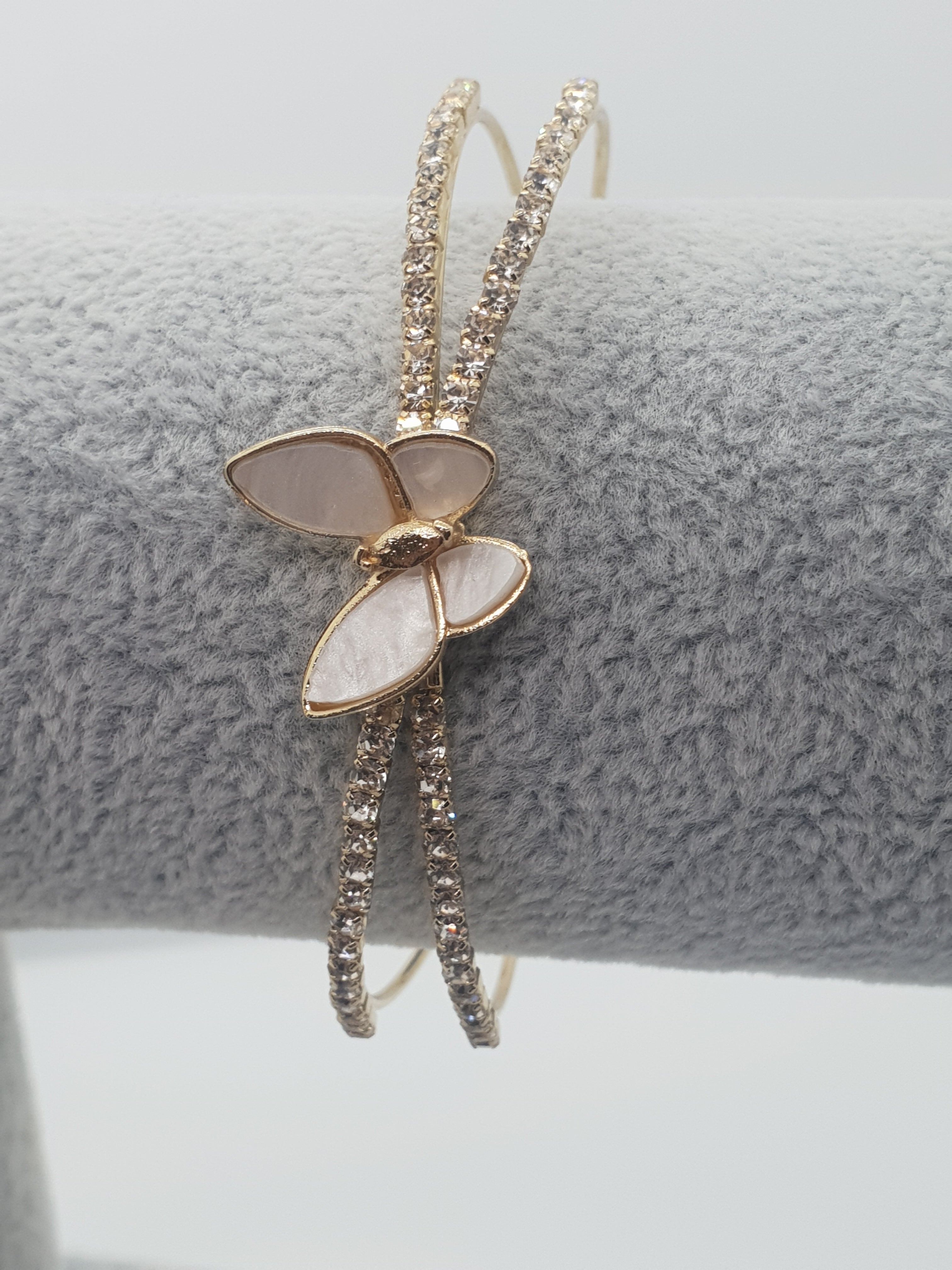 Detalii finisaj Bratara Ethereal Butterfly din Inox